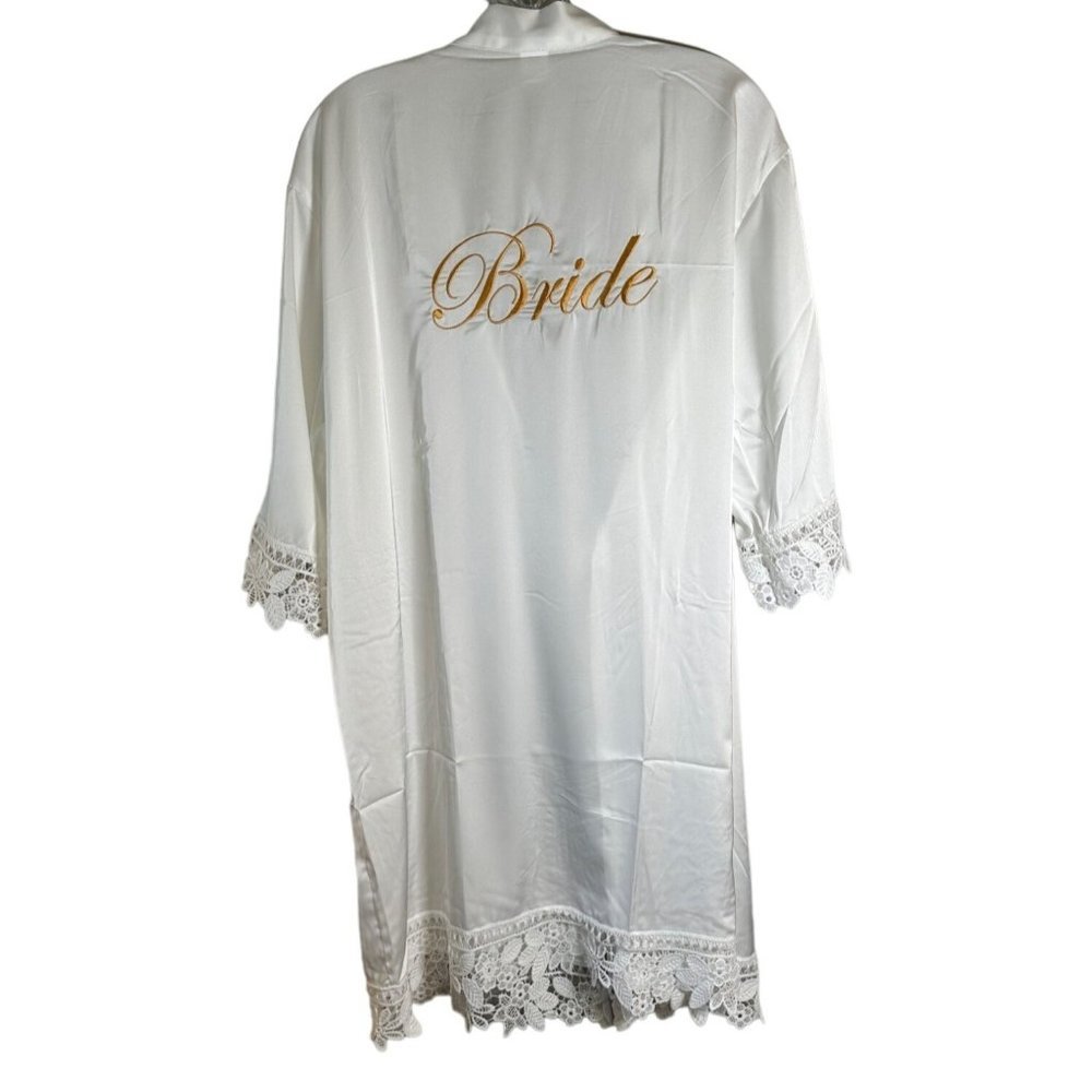Elegant White Bridal Robe with Lace Trim